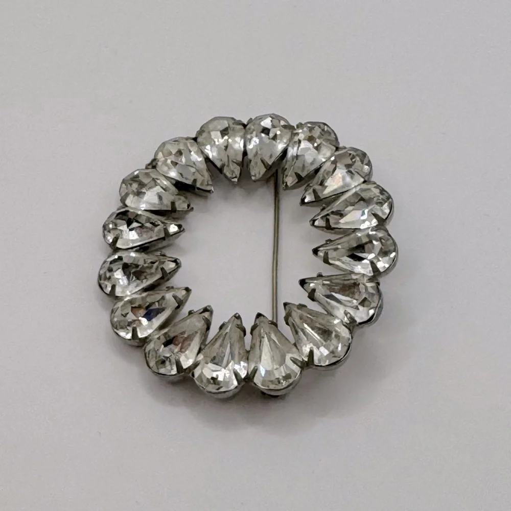 VINTAGE Crystal Oval Wreath Brooch